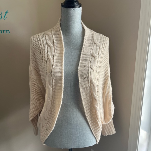 Soft knit cream cardigan 26x30 - Picture 2 of 8